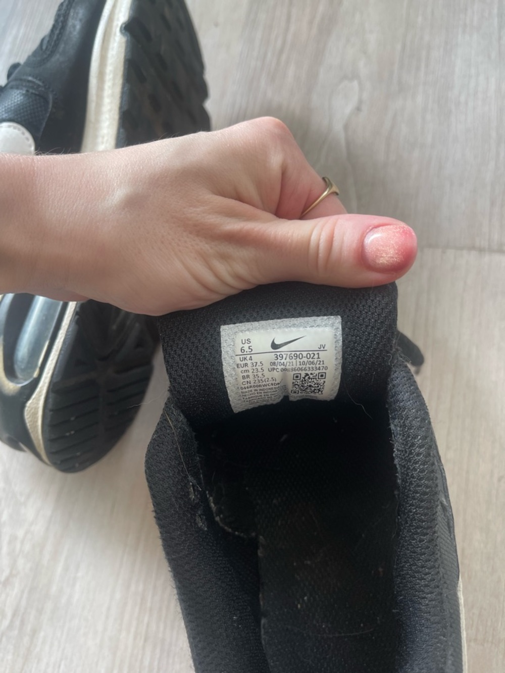 Nike Black AirMax Sneakers- Women's US 6.5